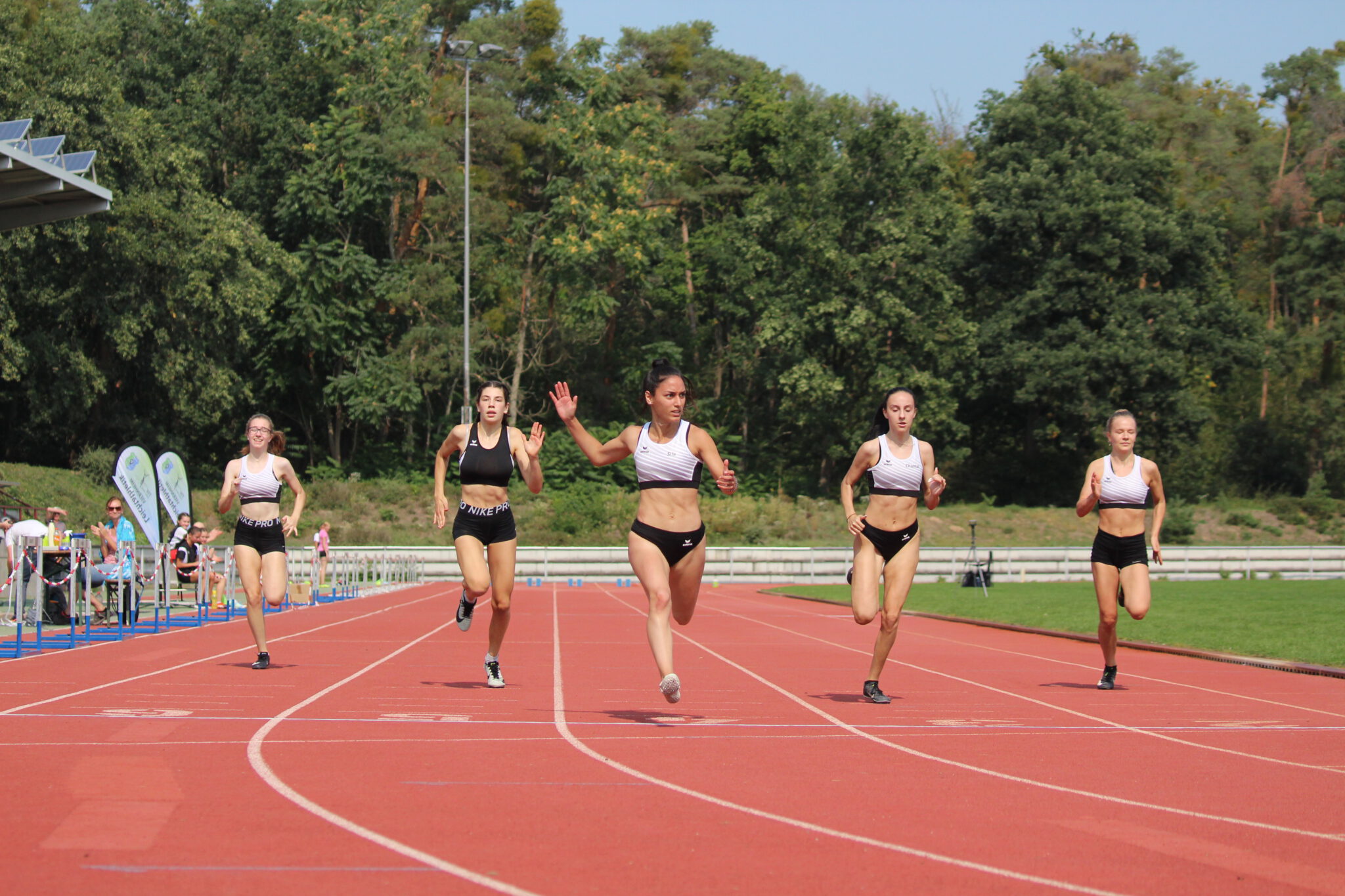 Viernheimer Stadtmeisterschaft 2020 Zieleinlauf 100 Meter weibliche Jugend