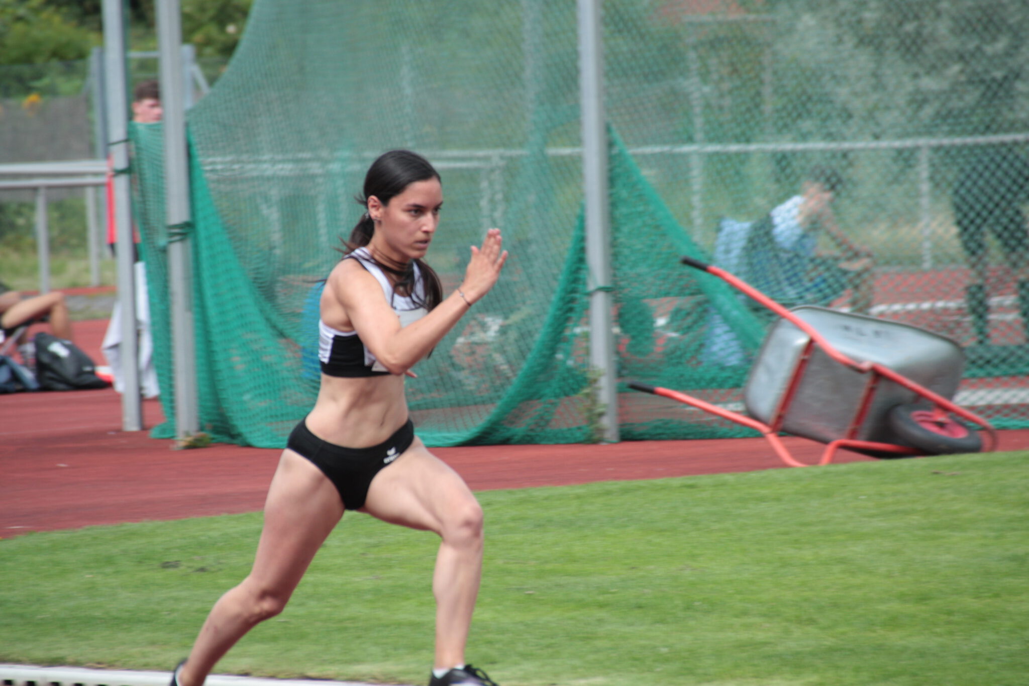 Sila Sönmezcicek steigert ihre Bestleistung in Frankfurt auf 12,53 Sekunden.