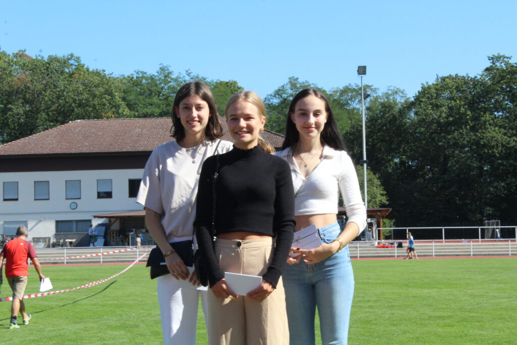 Drei der vier erfolgreichen Staffelläuferinnen: (v. l.) Lilly Breunig, Kira Hambücher und Chantal Schramm.
