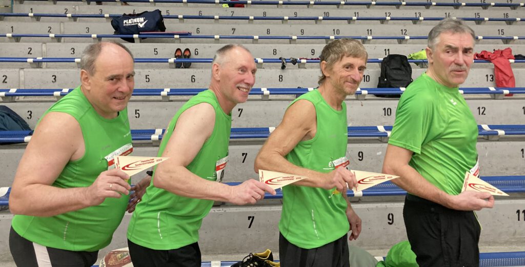 Erfolgreicher erster Auftritt der Startgemeinschaft BVV Masters: (v. l.) Peter Purdack, Roland Münchenbach, Werner Reisner und Karl Ofenloch sprinteten in der Staffel zu Gold.